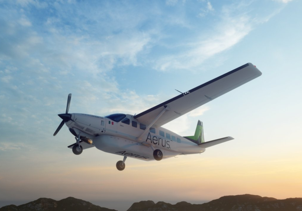 El Grand Caravan de Aerus Airlines vuela por el aire.